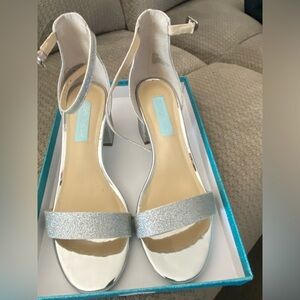 Blue by Betsy Johnson - size 8 - SB Miri SIL GLT